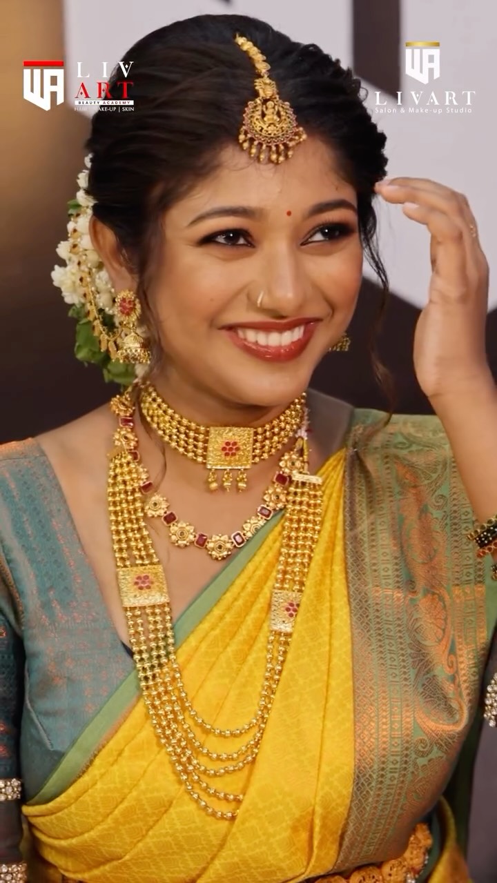 പരമ്പരാഗത ഹിന്ദു ബ്രൈഡൽ ലുക്ക്