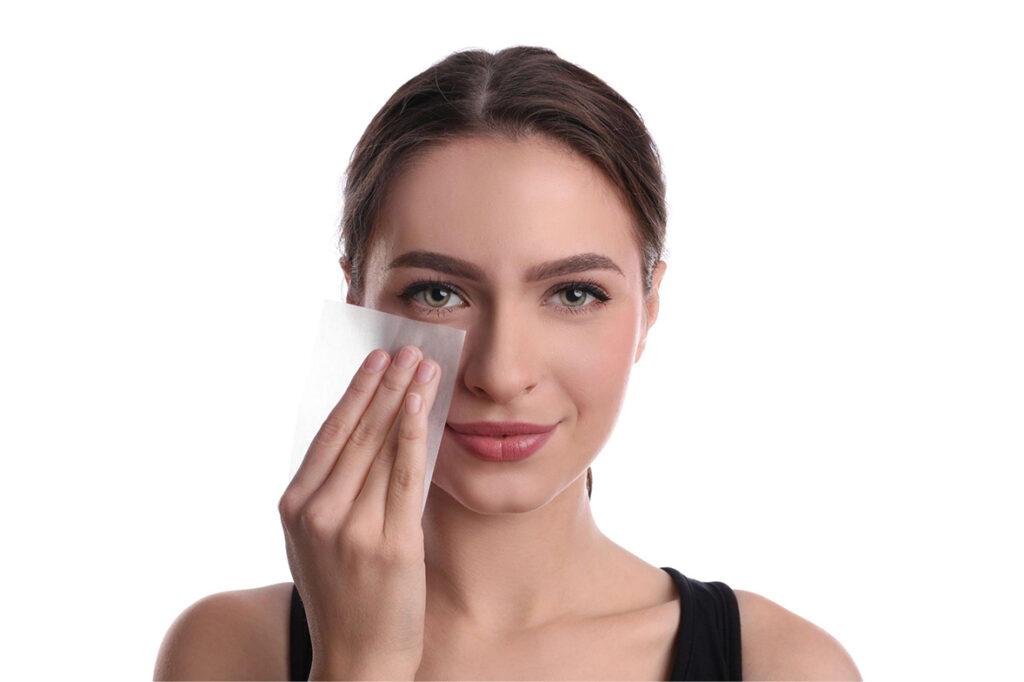 Flawless All Day: The Ultimate Guide to Applying Daily Makeup on Oily Skin 31 livart Academy blog Livart Beauty Academy